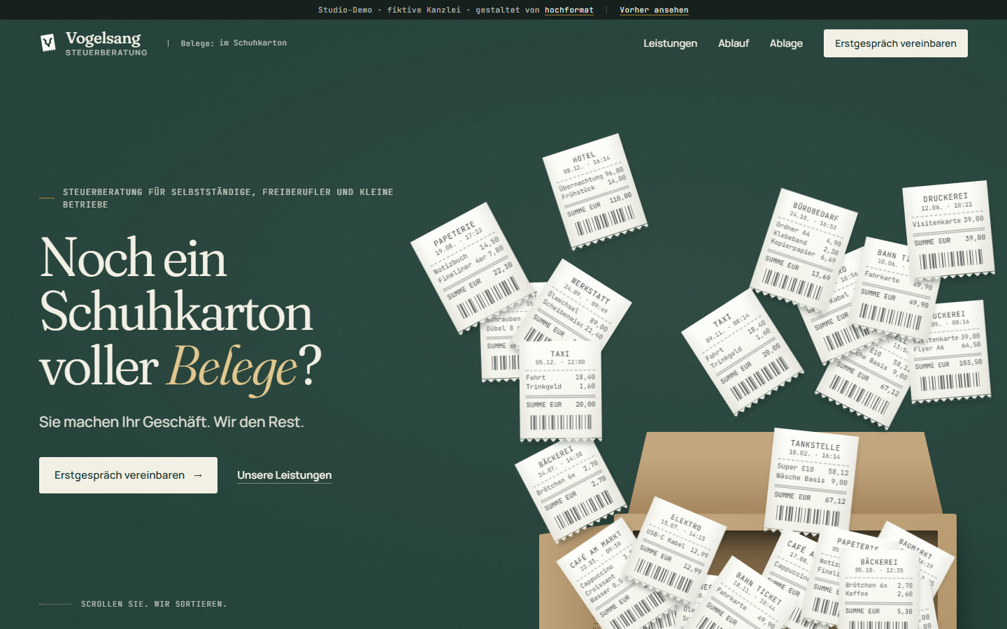 Die neue Webseite der fiktiven Kanzlei Vogelsang: ruhiges Moosgrün, große Serifenschrift, Kassenbons, die sich beim Scrollen ordnen.